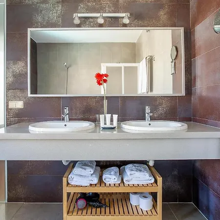 Villa Caletas Teguise - A Wonderful 5 Bedroom - Perfect For A Large Group Teguise (Lanzarote)