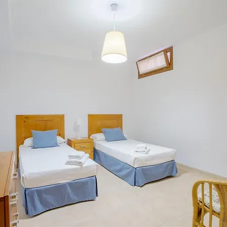 Caletas Teguise - A Wonderful 5 Bedroom - Perfect For A Large Group Villa *