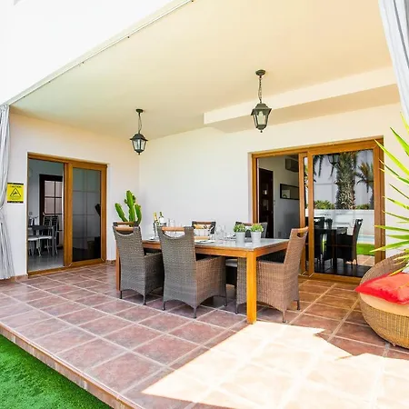 Caletas Teguise - A Wonderful 5 Bedroom - Perfect For A Large Group
