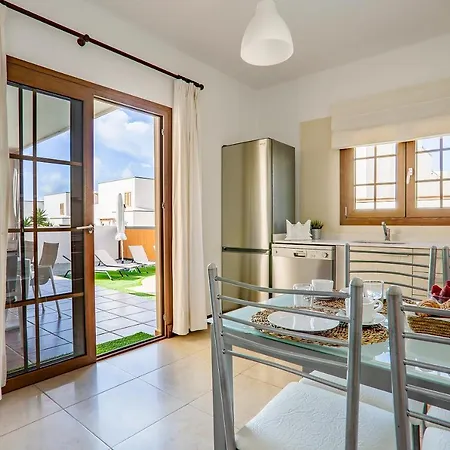 Caletas Teguise - A Wonderful 5 Bedroom - Perfect For A Large Group * Teguise (Lanzarote)