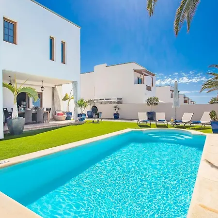Caletas Teguise - A Wonderful 5 Bedroom - Perfect For A Large Group *