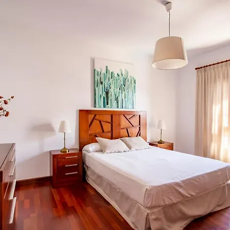 Villa Caletas Teguise - A Wonderful 5 Bedroom - Perfect For A Large Group